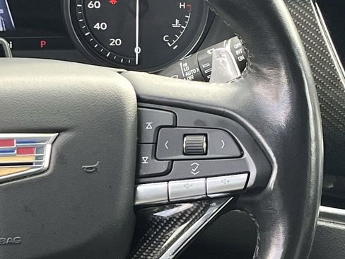 Used 2022 Cadillac XT6 Sport w/ Technology Package image 16