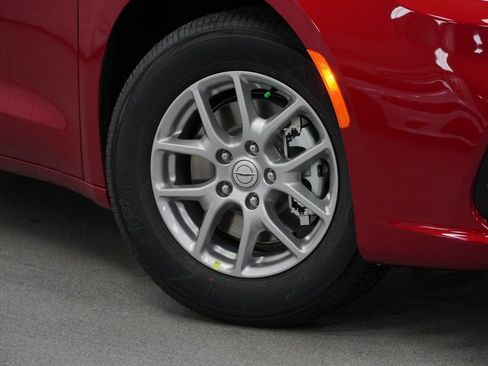 New 2026 Chrysler Pacifica Select image 4