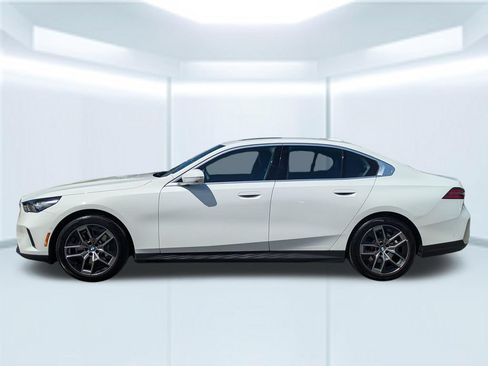 Used 2026 BMW 530i RWD image 2