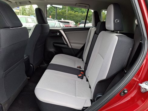 Used 2018 Toyota RAV4 XLE w/ Plus Extra Value Package AWD/4WD image 10