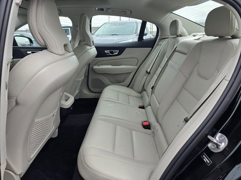 Used 2022 Volvo S60 B5 Inscription image 16