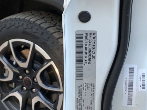 Used 2025 Jeep Compass Trailhawk image 10