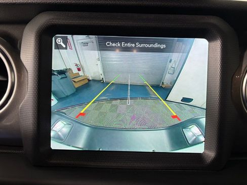 Used 2020 Jeep Gladiator Overland AWD/4WD image 16