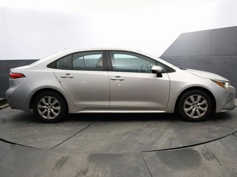 Used 2021 Toyota Corolla LE image 4