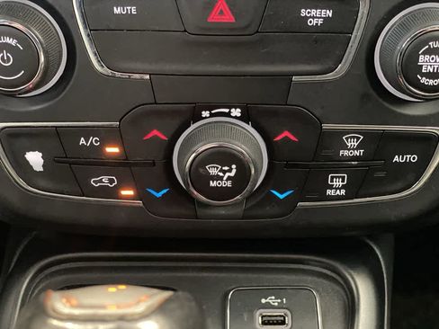 Used 2019 Jeep Compass Trailhawk AWD/4WD image 21