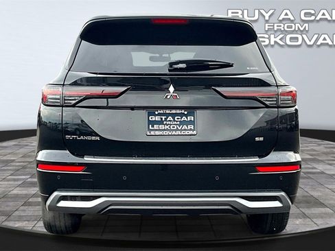 New 2025 Mitsubishi Outlander SE image 4