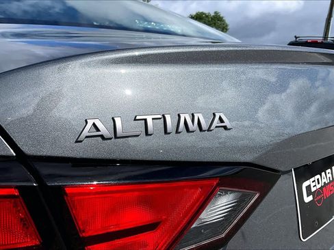 Used 2025 Nissan Altima 2.5 SV FWD image 10