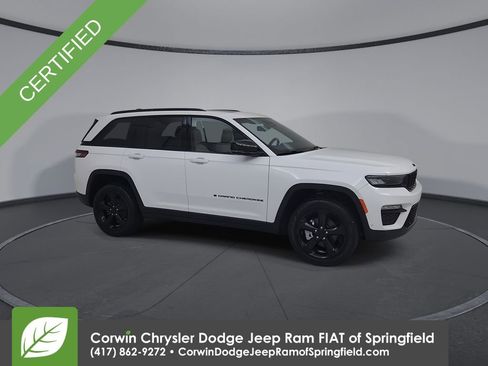 Certified 2024 Jeep Grand Cherokee Limited w/ Luxury Tech Group II AWD/4WD image 17