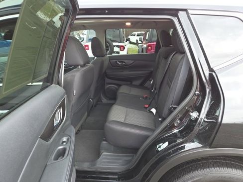 Used 2020 Nissan Rogue SV image 19