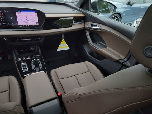 New 2025 Audi Q6 e-tron Premium image 24