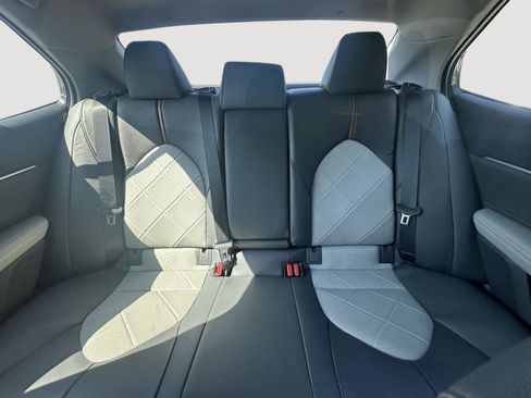 Used 2018 Toyota Camry XLE FWD image 12