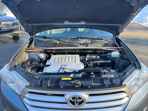 Used 2011 Toyota Highlander SE w/ Tow Pkg image 7