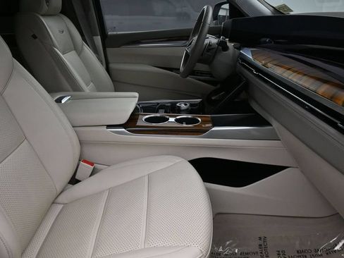 Certified 2025 Cadillac Escalade Sport Platinum w/ LPO, ONYX Package AWD/4WD image 2