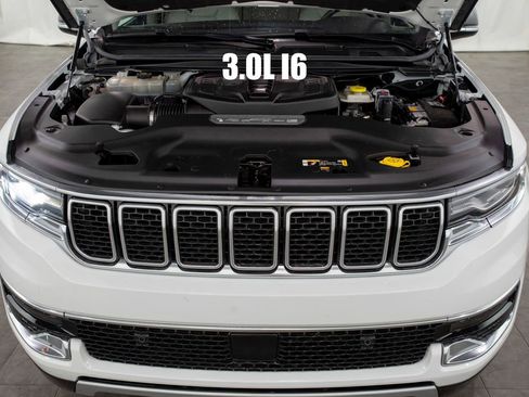 Used 2024 Jeep Wagoneer L Series II image 3