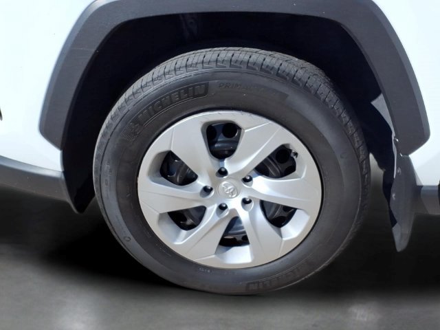 Used 2024 Toyota RAV4 LE AWD/4WD image 17