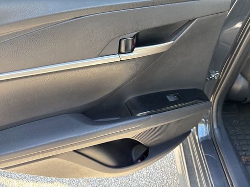 Used 2025 Toyota Camry SE image 5