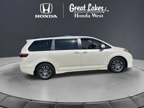 Used 2018 Toyota Sienna XLE Premium FWD image 4