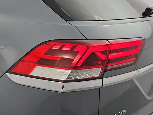 Used 2021 Volkswagen Atlas Cross Sport SEL Premium image 35