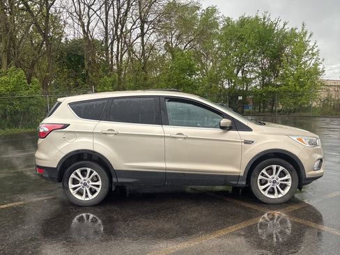 Used 2017 Ford Escape SE AWD/4WD image 3
