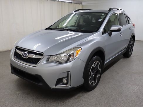 Used 2017 Subaru Crosstrek 2.0i Limited w/ Popular Package #2 AWD/4WD image 3