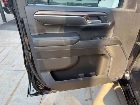Used 2023 Chevrolet Silverado 1500 LT AWD/4WD image 13