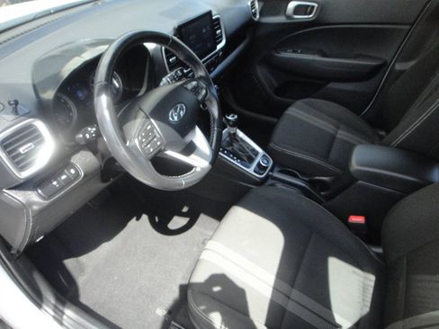 Used 2021 Hyundai Venue SEL FWD image 7