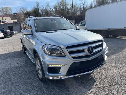 Used 2016 Mercedes-Benz GL 550 4MATIC image 2