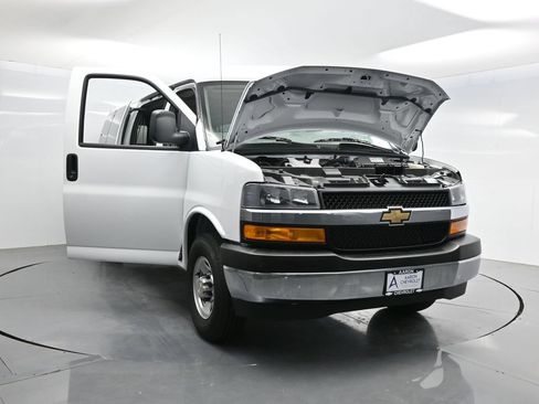 Used 2025 Chevrolet Express 3500 LT w/ LT Preferred Equipment Group RWD image 39