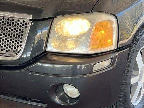 Used 2004 GMC Envoy SLT image 9