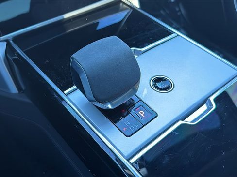 Used 2024 Land Rover Range Rover Long Wheelbase Autobiography image 40