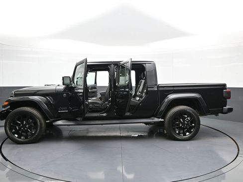 Used 2022 Jeep Gladiator Overland image 44