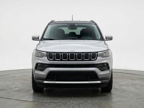 Used 2025 Jeep Compass Limited AWD/4WD image 2