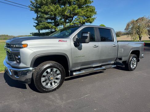 Used 2025 Chevrolet Silverado 3500 LT w/ All Star Edition AWD/4WD image 2
