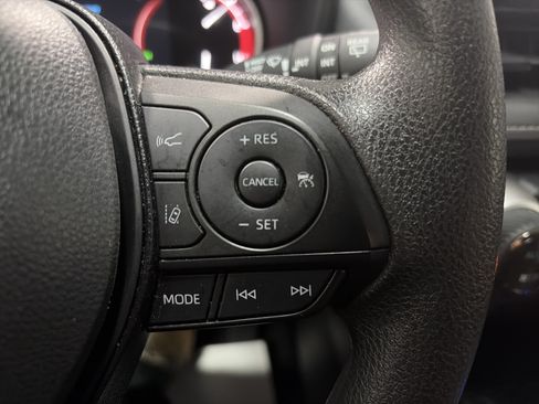 Used 2025 Toyota RAV4 XLE AWD/4WD image 15