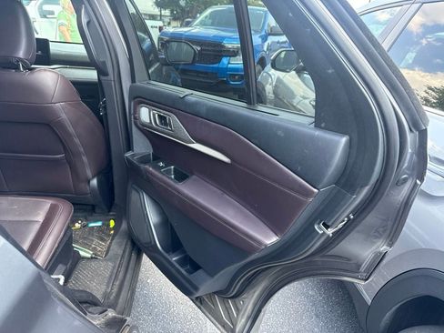 Used 2025 Ford Explorer Platinum RWD image 27
