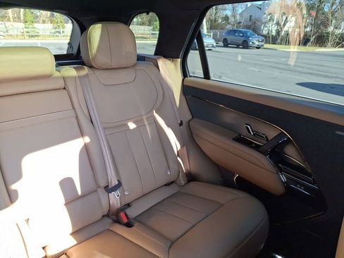 Used 2025 Land Rover Range Rover Sport SE image 14