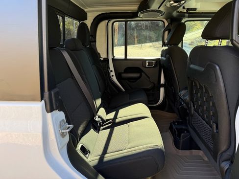 Used 2021 Jeep Gladiator Mojave w/ Cold Weather Group image 15