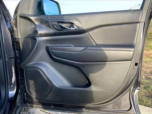 Used 2017 GMC Acadia SLE w/ Driver Alert Package I image 22