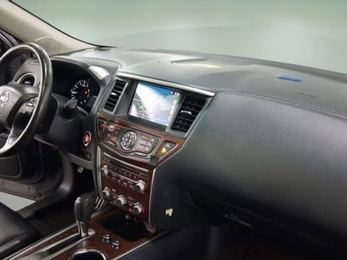 Used 2020 Nissan Pathfinder Platinum FWD image 20