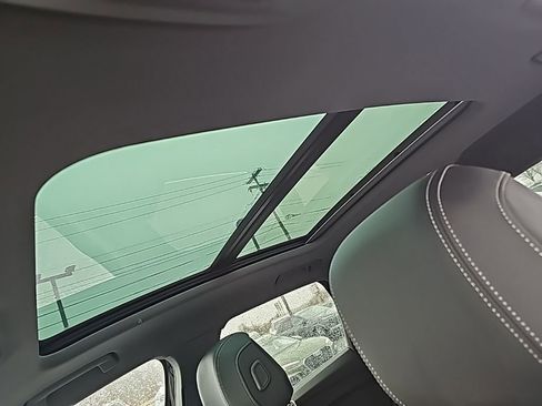 Used 2024 Audi Q4 e-tron Prestige image 10