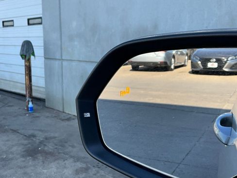 Used 2025 Volkswagen Atlas Cross Sport SE image 19