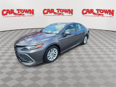 Used 2024 Toyota Camry LE image 4