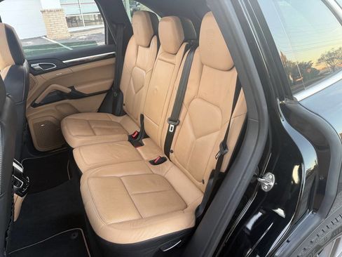 Used 2014 Porsche Cayenne Platinum Edition image 27