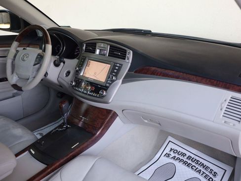 Used 2011 Toyota Avalon Limited FWD image 33