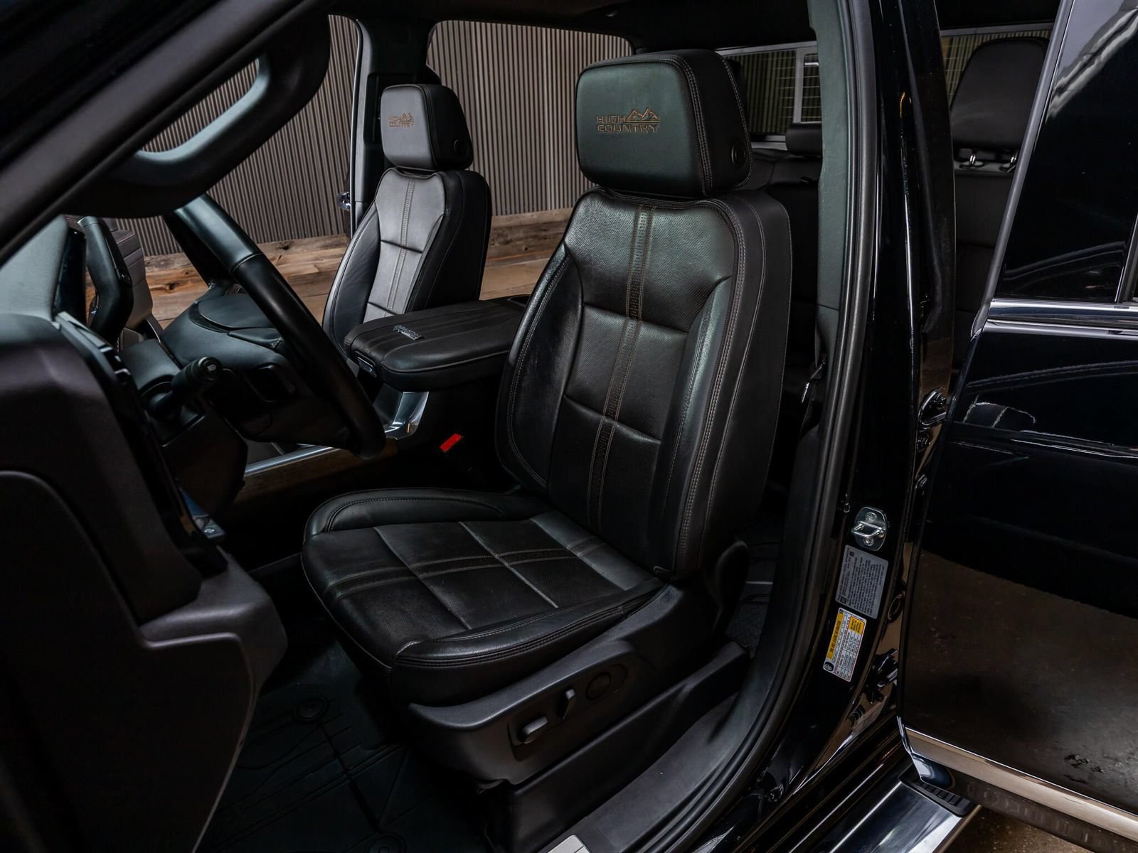 Used 2024 Chevrolet Silverado 3500 High Country w/ High Country Premium Package AWD/4WD image 26