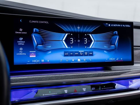 Certified 2023 BMW i7 xDrive60 w/ Executive Package 2 image 26