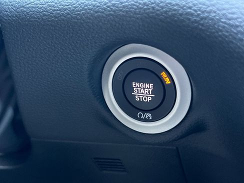 New 2026 Chrysler Pacifica Select image 23