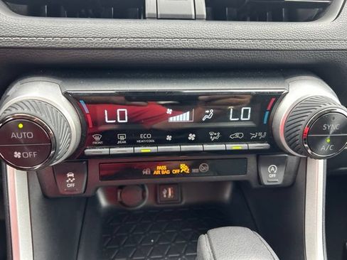 Used 2025 Toyota RAV4 XLE FWD image 14