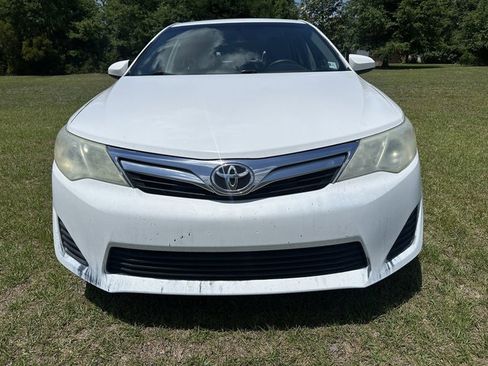 Used 2014 Toyota Camry LE FWD image 2