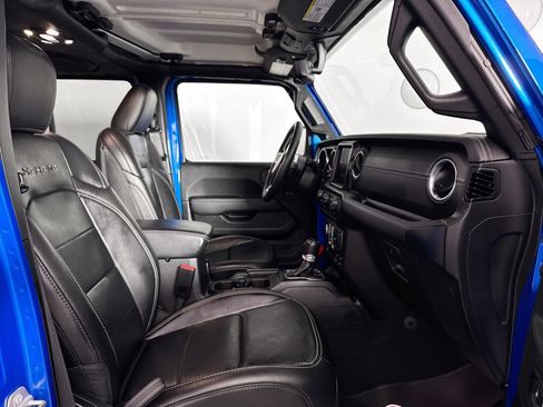 Used 2023 Jeep Wrangler Unlimited Sahara w/ Dual Top Group AWD/4WD image 32